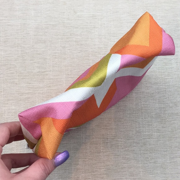 Clinique Chevron Print Cosmetics Bag - Picture 3 of 7